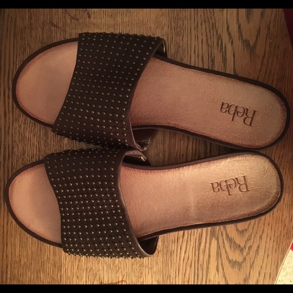 TAN REBA SANDALS