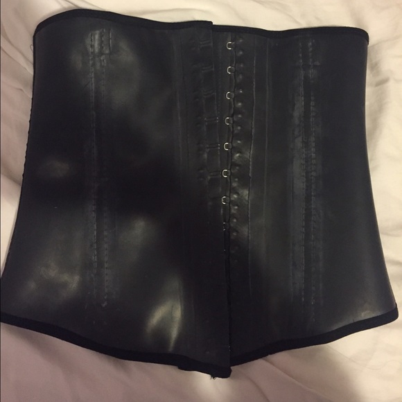 waist trainer SIZE M
