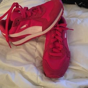 Little girls Pumas
