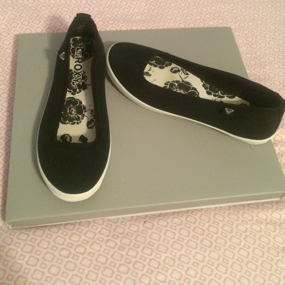 Sale, Sale, Sale Black and whites flats