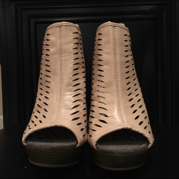 Caged Wedges - Picture 2 of 4