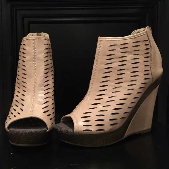 Caged Wedges - Picture 3 of 4