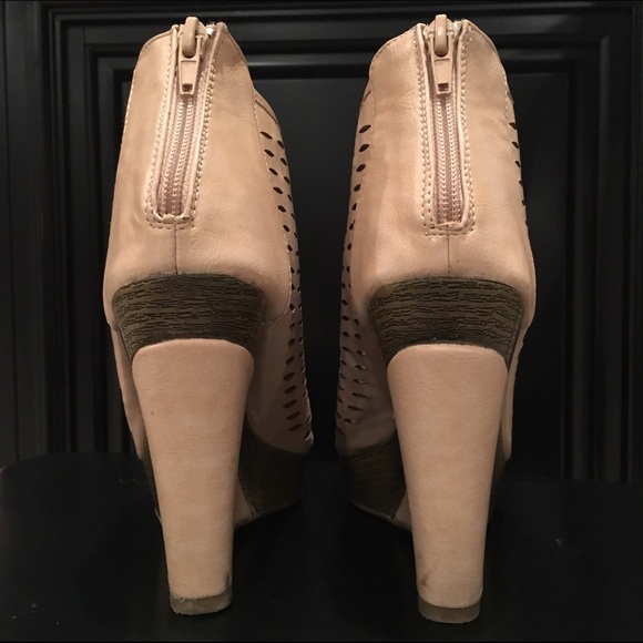 Caged Wedges - Picture 4 of 4