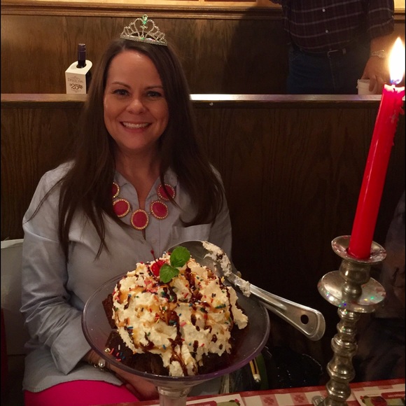 Hi, nice to meet ya! Yay, I have 43,000 followers! - Picture 2 of 4