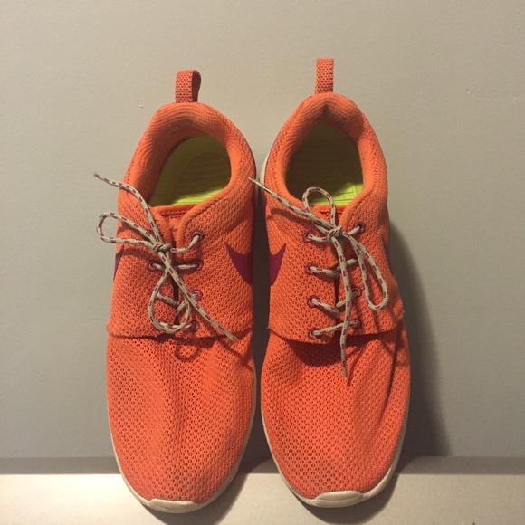 SOLD Nike Roche - Picture 2 of 4