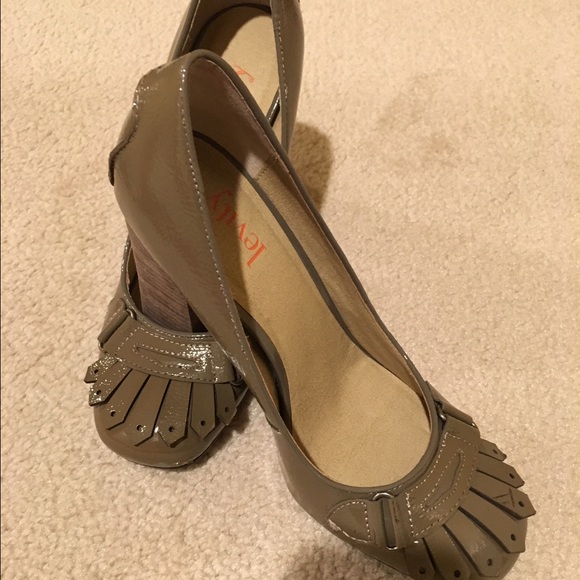 Levity pumps in 8.5 in almost like new condition - Picture 2 of 3