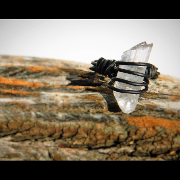 Natural Quartz Point Ring - Picture 2 of 3