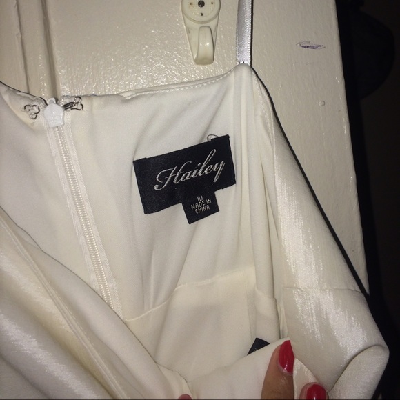 🔴 Off-White One-Shoulder Ruffle Fitted Dress - Picture 2 of 2