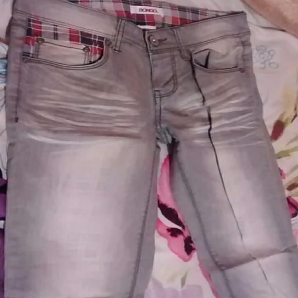 Im selling a size 1 bongo grey jean