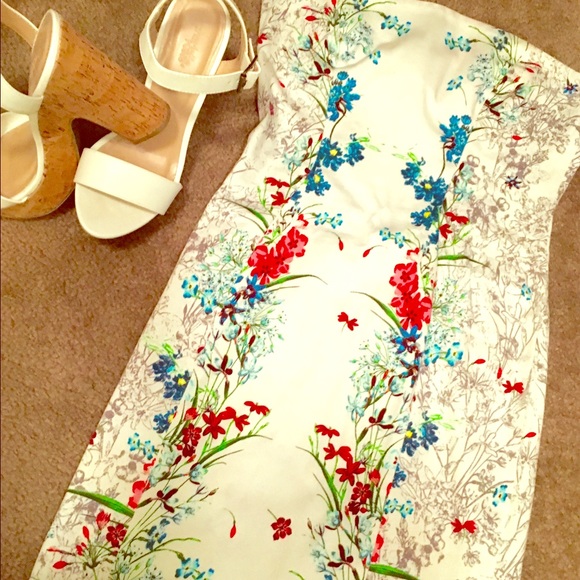 Zara fitted flowered dress size S