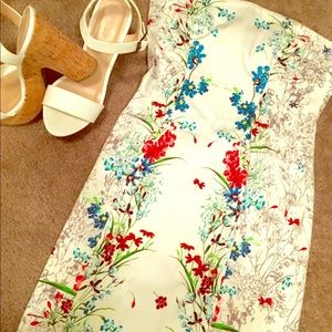 Zara fitted flowered dress size S