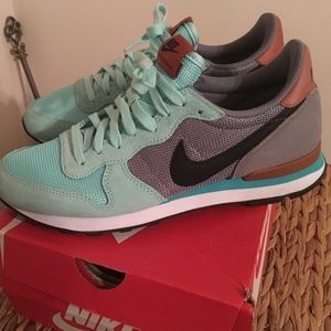 Nike Internationalist