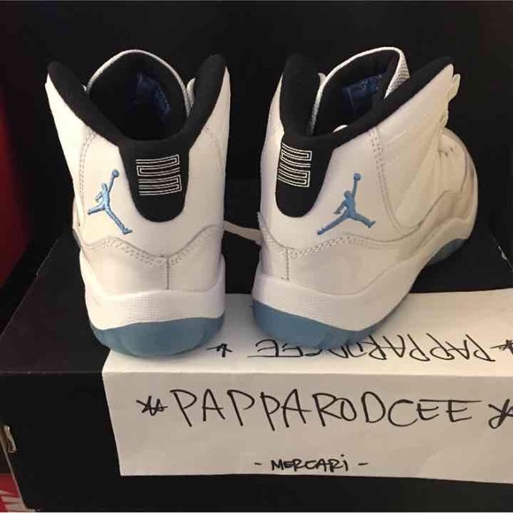DS JORDAN 11 RETRO size 2.5y LEGEND BLUE - Picture 3 of 4