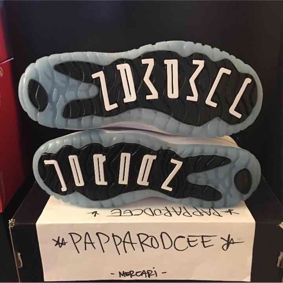 DS JORDAN 11 RETRO size 2.5y LEGEND BLUE - Picture 4 of 4