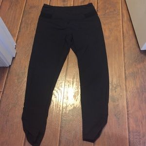 Lucy size small black cropped leggings