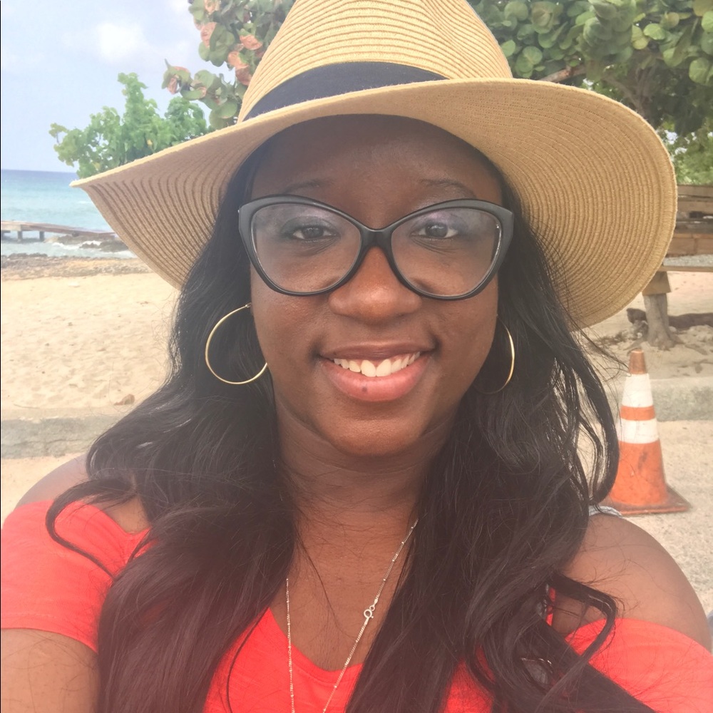 Meet your Posher, Dominique