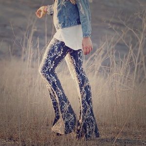 Volcom bohemian bell bottoms/beach pants