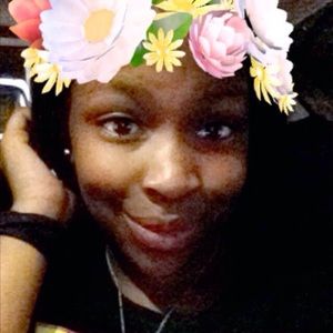 Meet your Posher, Crystal