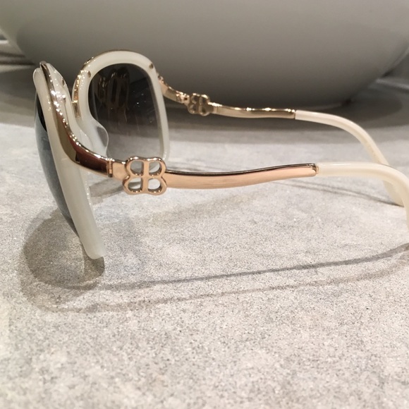 Sunglasses - Picture 3 of 4