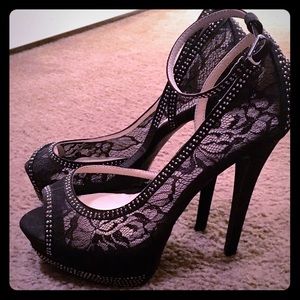 Super glam lace with rhinestone heels 👠
