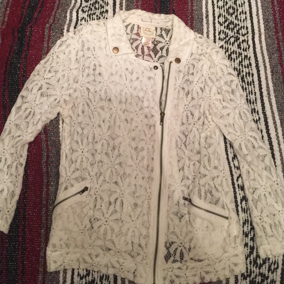 *Price ⬇️*White Lace Jacket