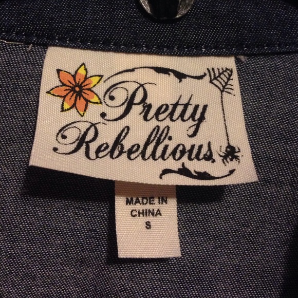 Jean button down. - Picture 3 of 4