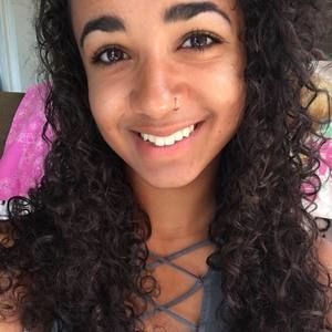 Meet your Posher, Chloe