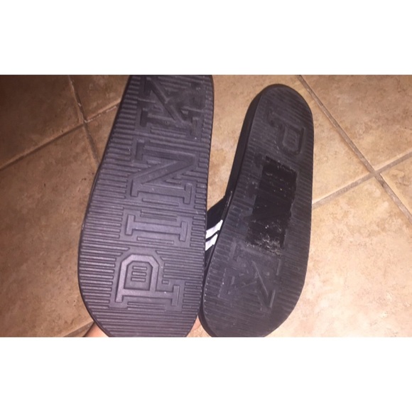 🚫SOLD🚫 VS PINK Crossover Comfort Slides - Picture 2 of 2