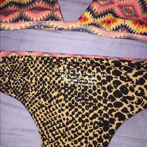 $130 🅿️🅿️ acacia swimwear set - Picture 2 of 3