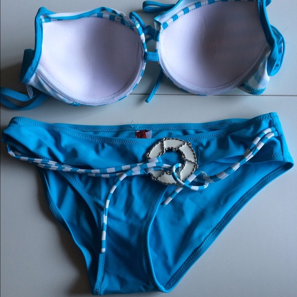 Bikini - Picture 2 of 3