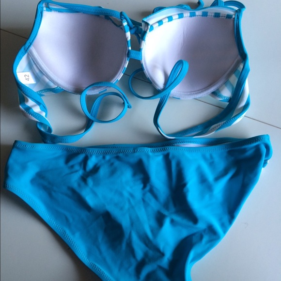 Bikini - Picture 3 of 3