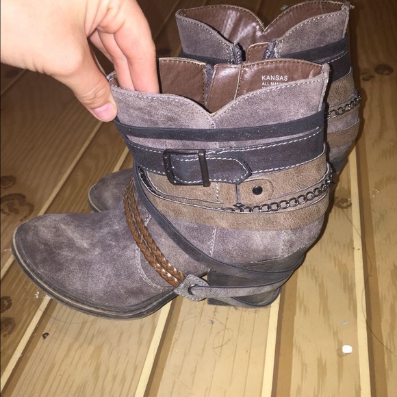 BUCKLE BOOTS