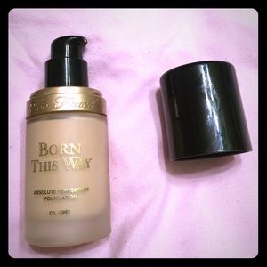 90% Full Too Faced Born This Way "Snow"