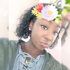 Meet your Posher, Kamari