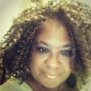 Meet your Posher, Cynthia