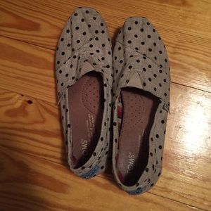 Toms. Polka dots