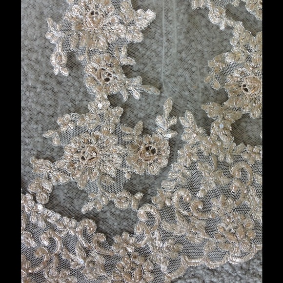 Beautiful Oleg Cassini lace coat - Picture 3 of 4