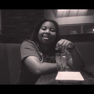 Meet your Posher, Alexis