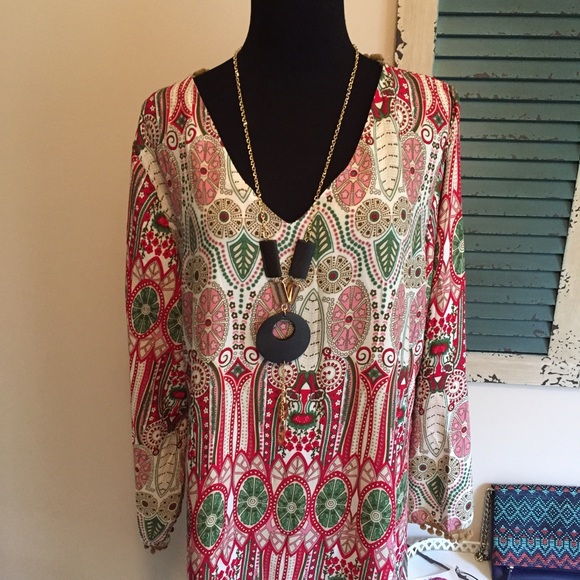 New Adorable V-neck dress - Picture 2 of 3