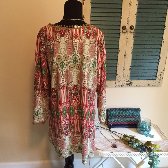 New Adorable V-neck dress - Picture 3 of 3