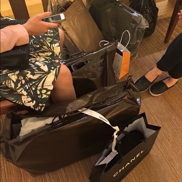 Meet your Posher, Amanda - Picture 2 of 3