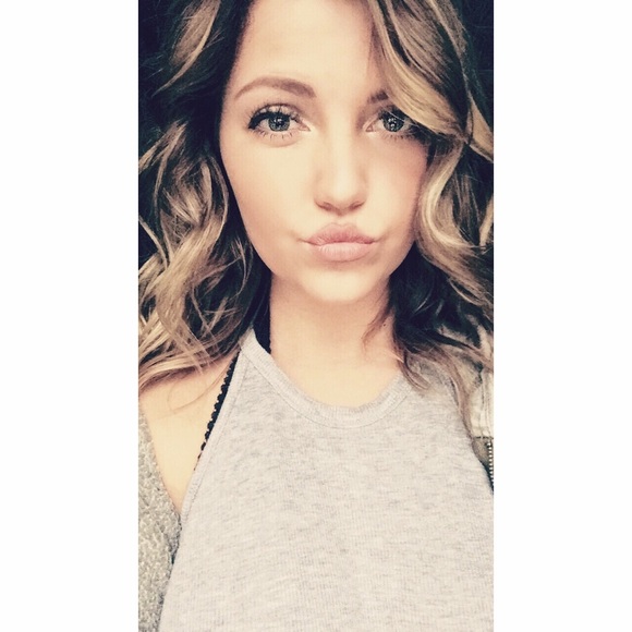 Meet your Posher, Beth - Picture 3 of 4