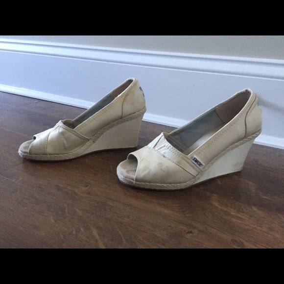 Toms - Picture 2 of 4