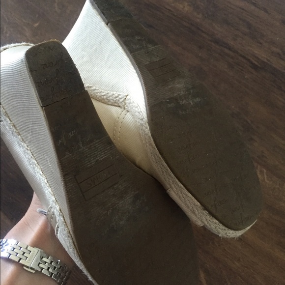 Toms - Picture 3 of 4