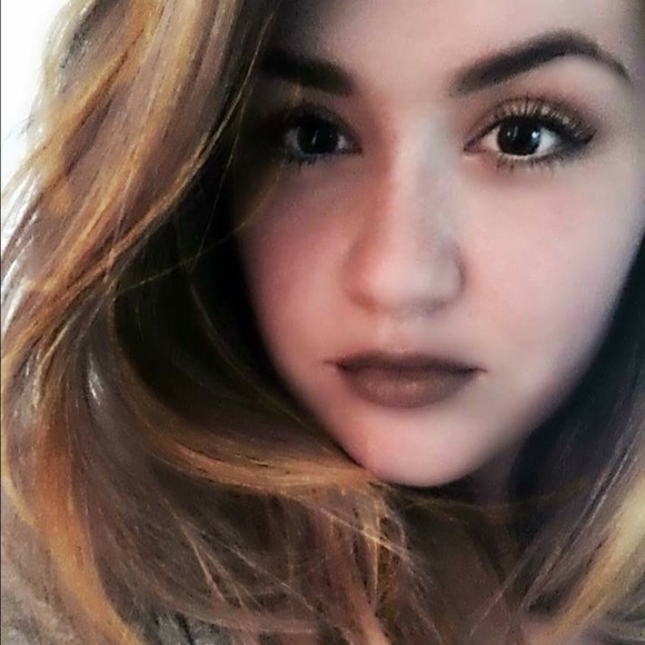 Meet your Posher, Christina - Picture 2 of 2