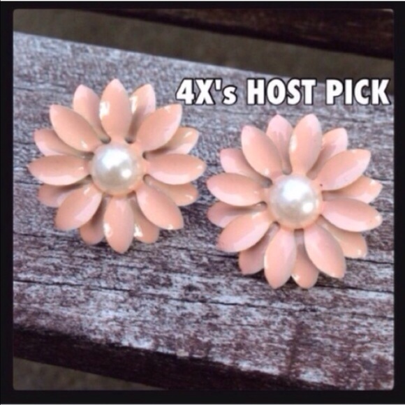 (H2) Flower Earrings - Picture 4 of 5