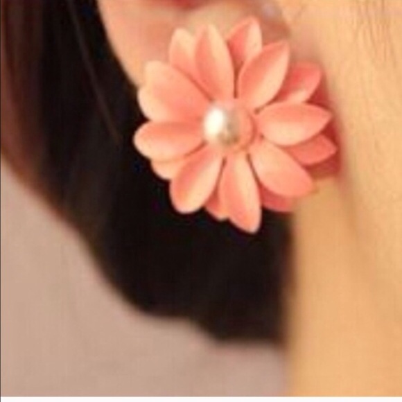 (H2) Flower Earrings - Picture 5 of 5