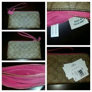 ❤❤❤SOLD❤❤❤NWT Coach double zipper clutch wallet