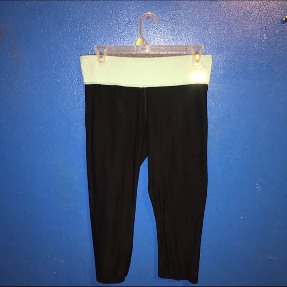 Victoria's Secret Reversible Ultimate Leggings - Picture 2 of 2