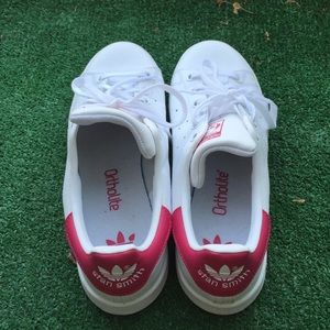 BEAUTIFUL BRAND SPANKIN NEW PINK STAN SMITHS